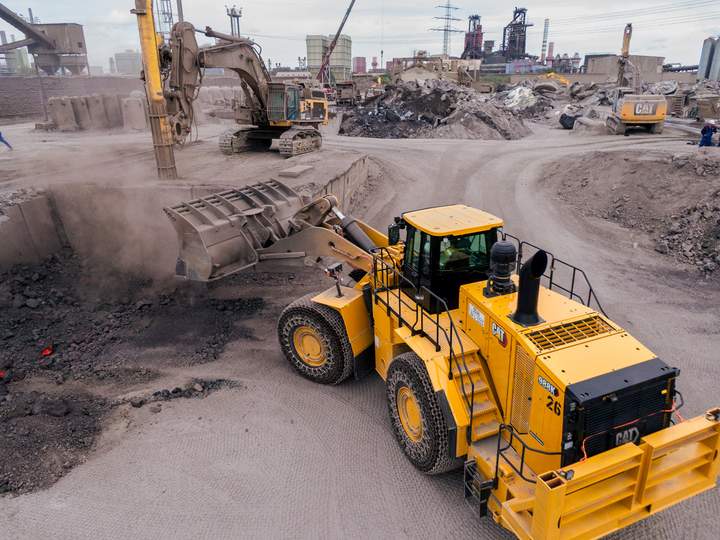 Eine Baumaschine bei der Arbeit